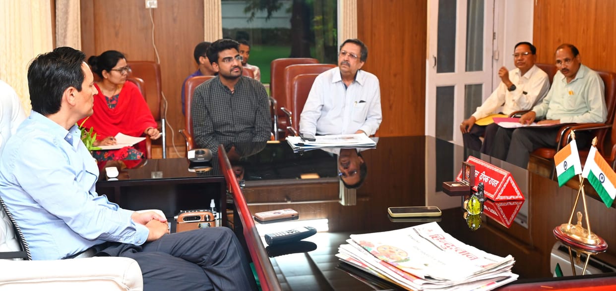 Complete the construction work of roadways terminal soon: Divisional Commissioner