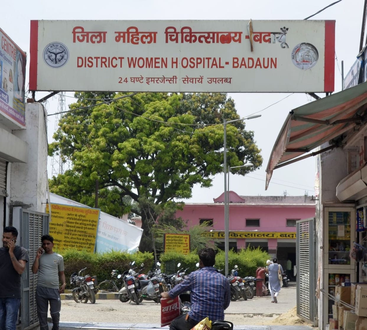 Doctors are absent from the emergency, trainees are giving injections and distributing medicines