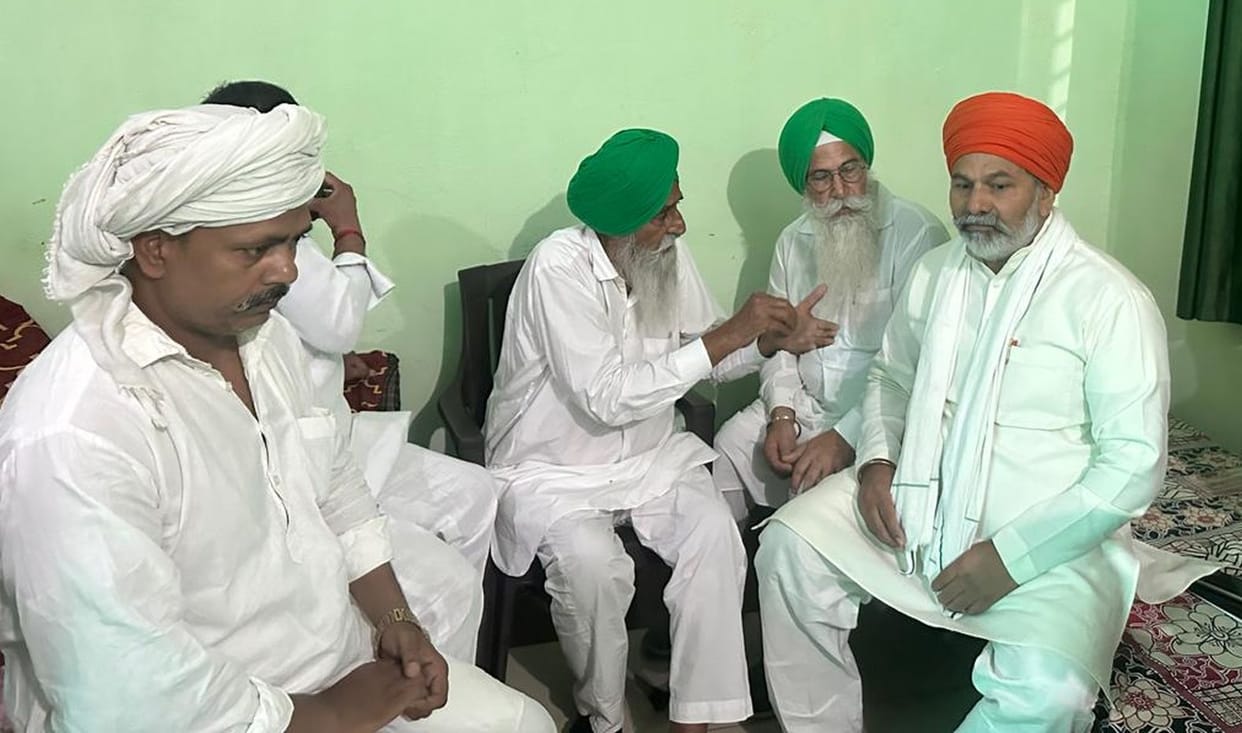 Farmers of Bajpur met Tikait regarding land issue