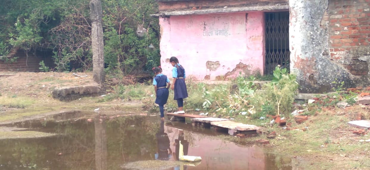 Damoh condition of government schools somewhere water is problem and somewhere lack of water is a problem