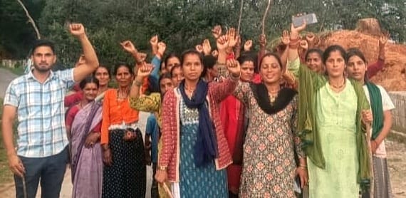 Women of Jagathali took out a procession against illegal liquor