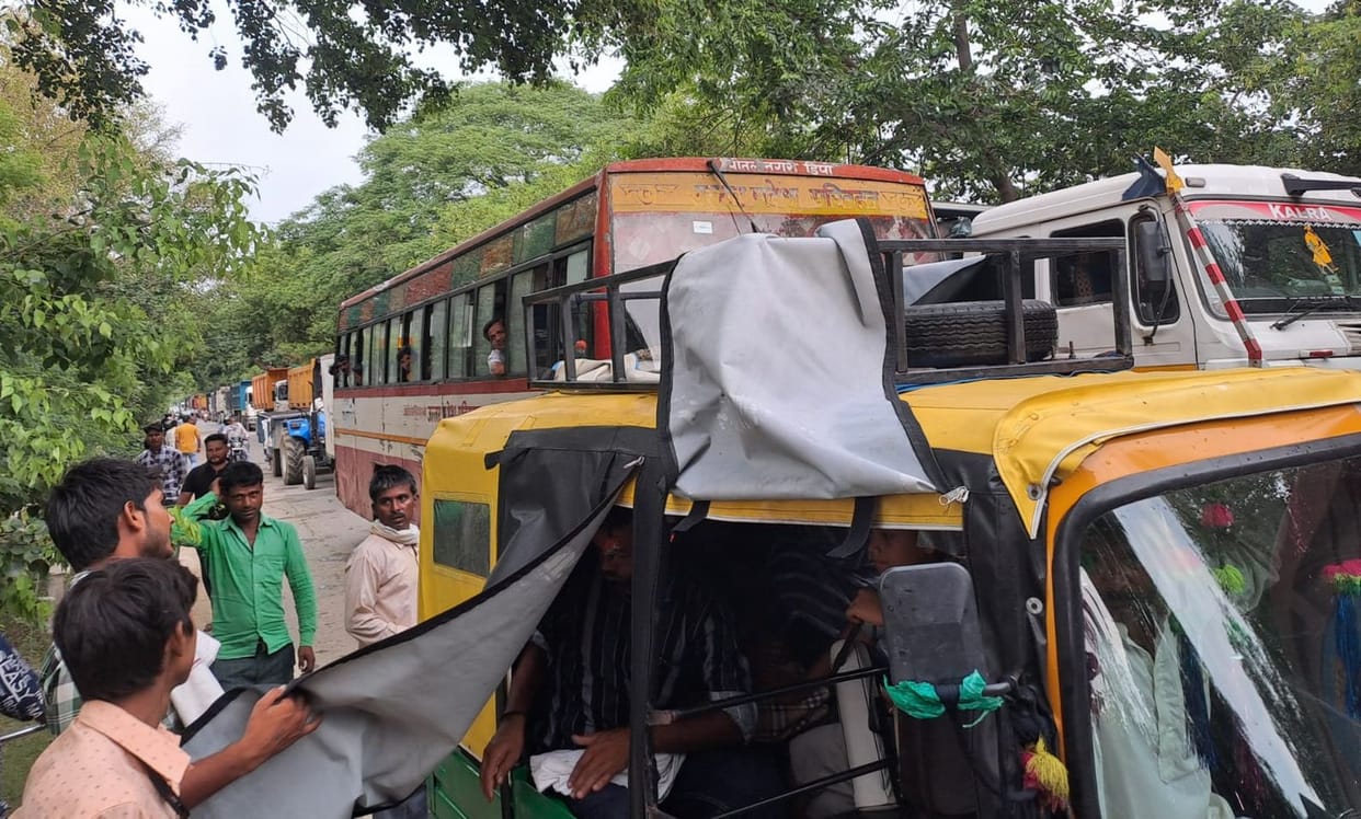 Drivers parked dumpers on MF Highway, people stuck in jam