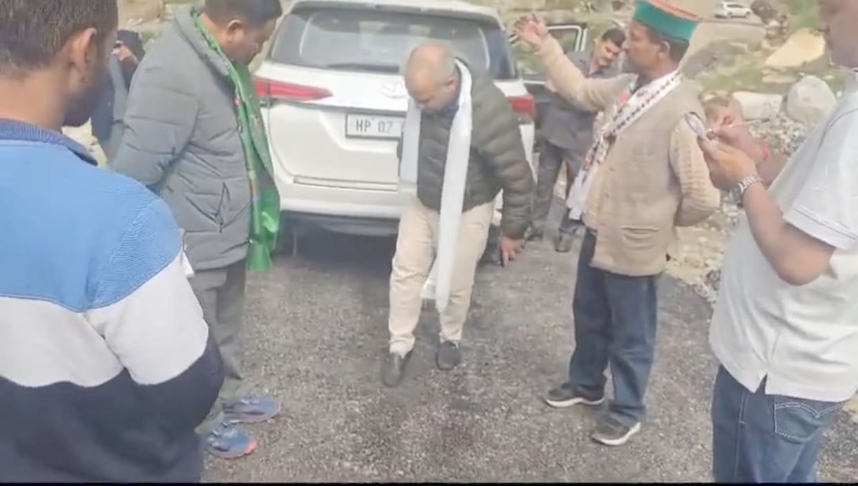 Vehicle stoppage showed poor quality work to the minister, harshly the minister said - department should investigate
