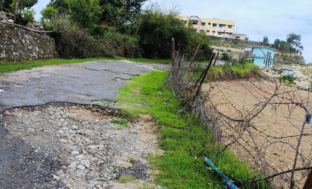 Asphalt work could not be done even after six months