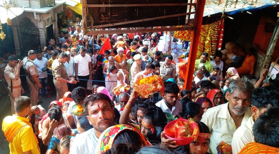 Devotees offered cradle to Mother Shitala on Ashtami of Ashadh fair.