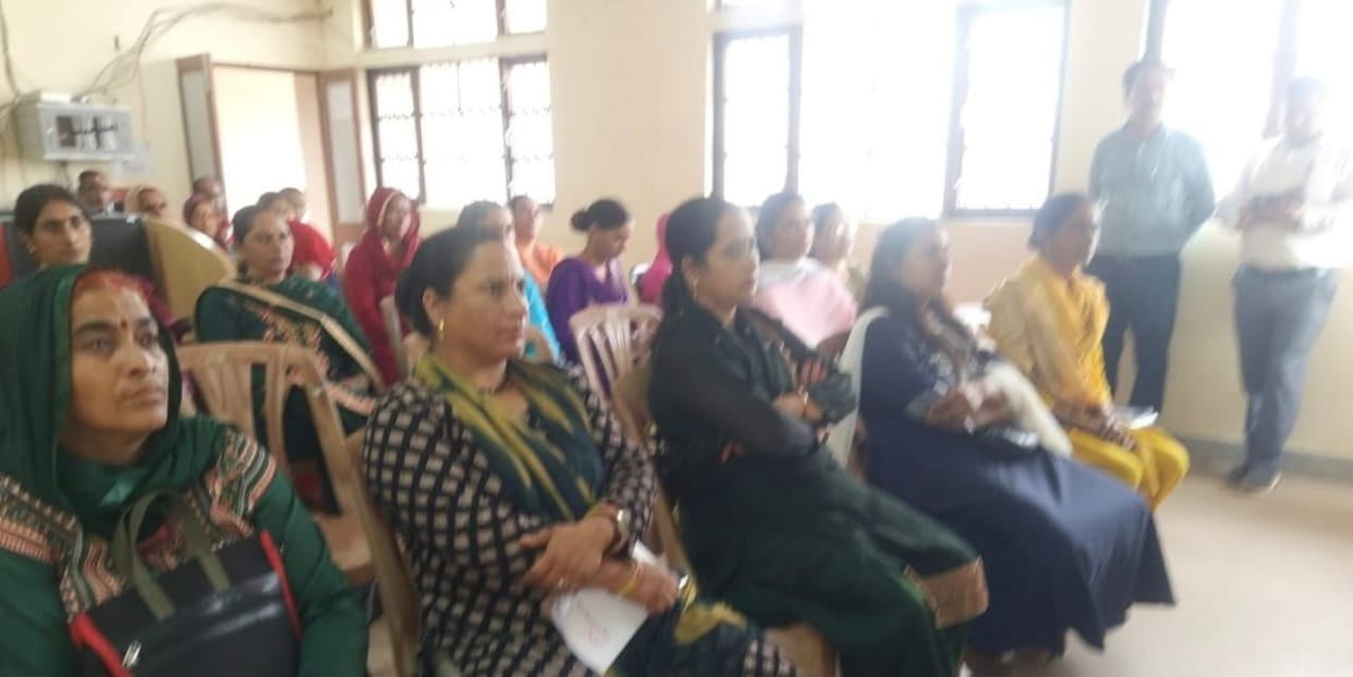Training given to 206 mid-day meal workers of the district