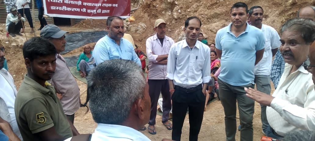 Tehsildar reached to talk to agitated villagers