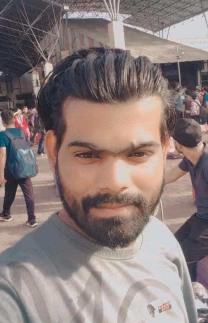 Damoh News: Bike rider dies after falling into a pit on a bridge pillar on a state highway