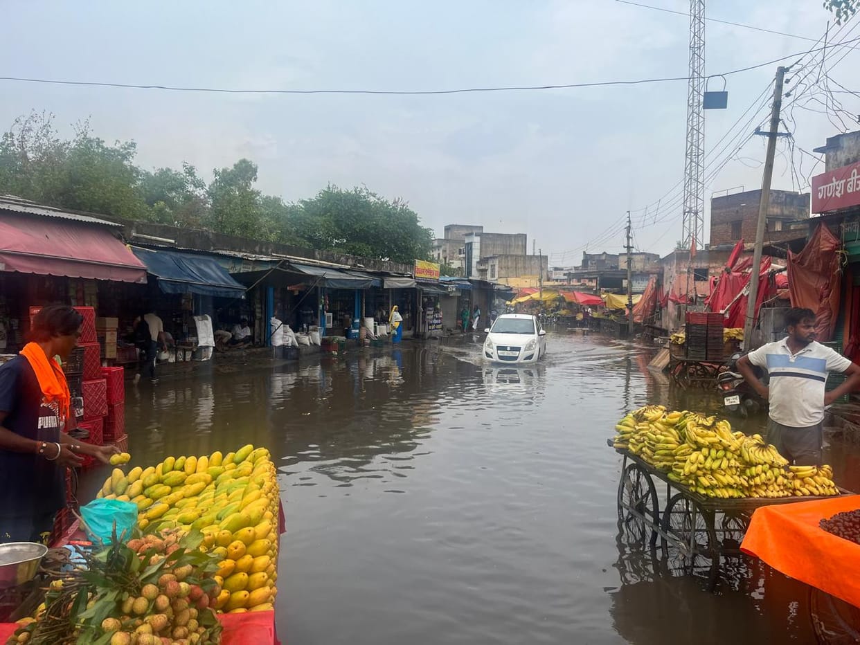 The first rain of monsoon exposed the claims of the administration
