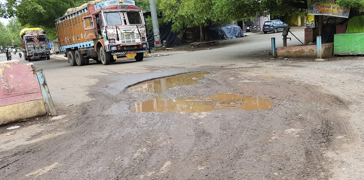 Condition of Gallamandi: Those responsible forgot to clean the drains and collect the garbage.