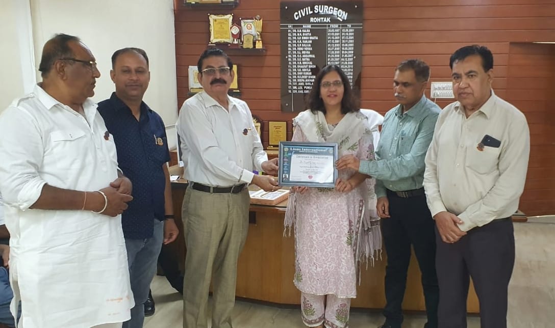 Lion Club honored 20 doctors on Doctor's Day