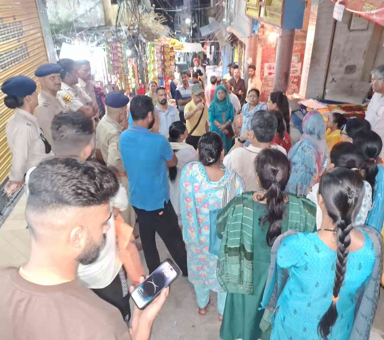 Go back slogans raised against assistant registrar officer