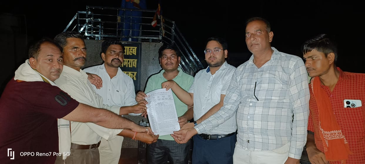 Contractual employees took out a candle march