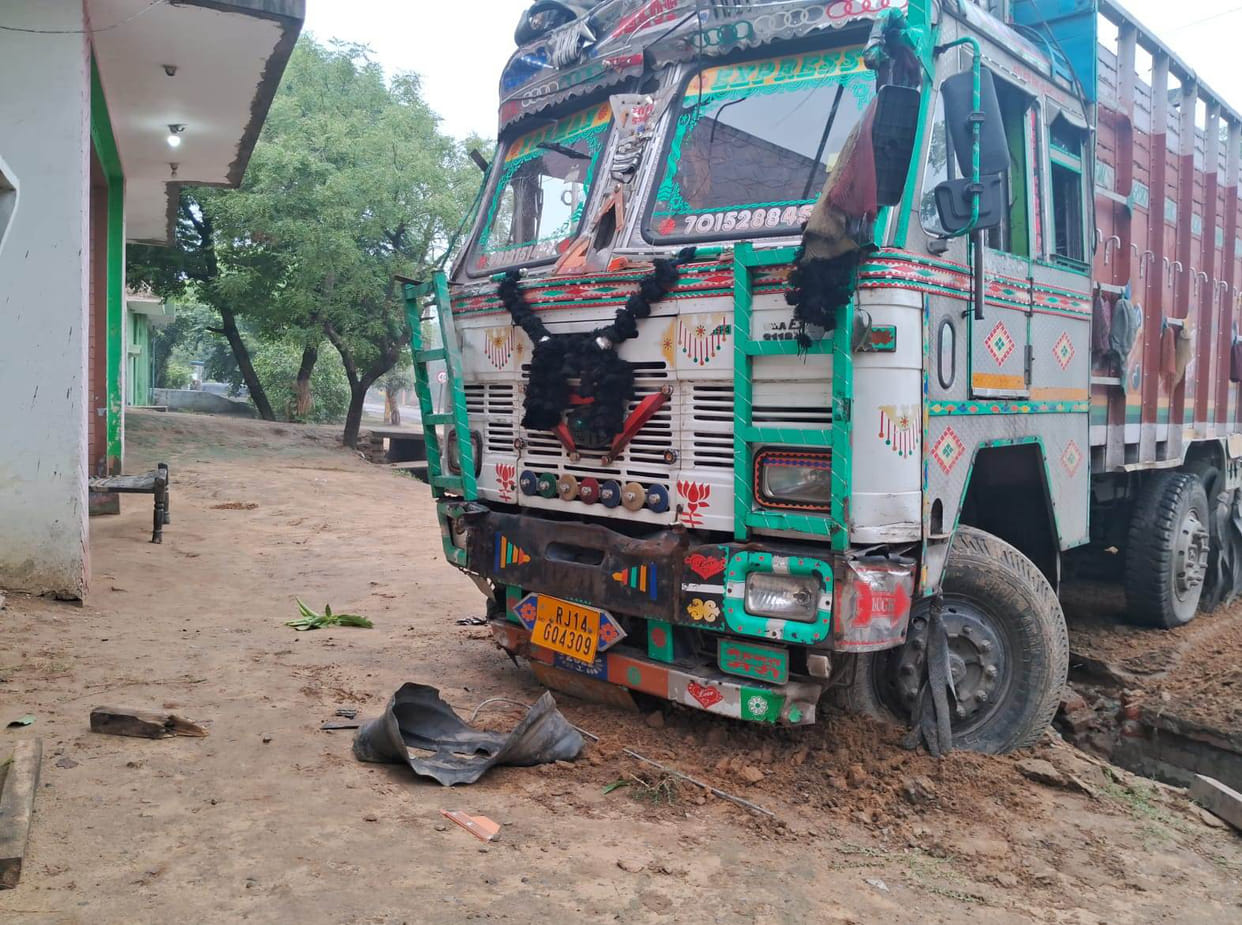 Speeding truck collides with house, accident averted