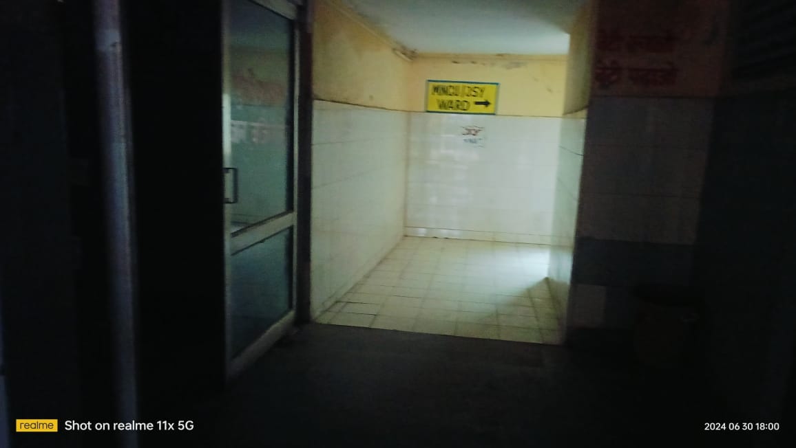 No electricity in labor room since 15 days, 15 deliveries conducted in torch light
