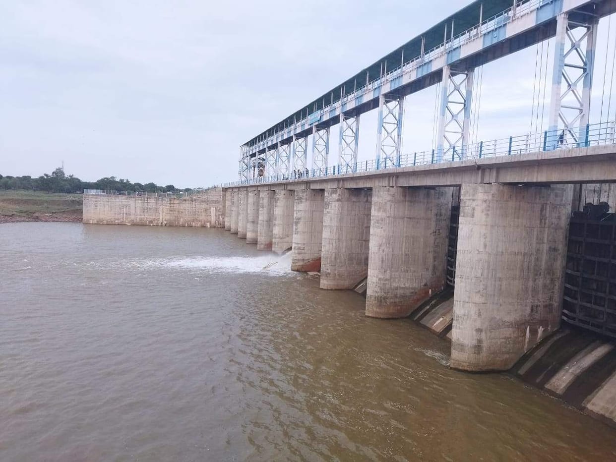 Opened a gate of Bhavani Dam and released 900 cusecs of water.