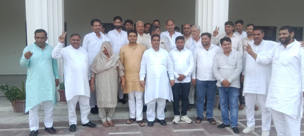 A strategy was made to calm the unrest in the District Panchayat.