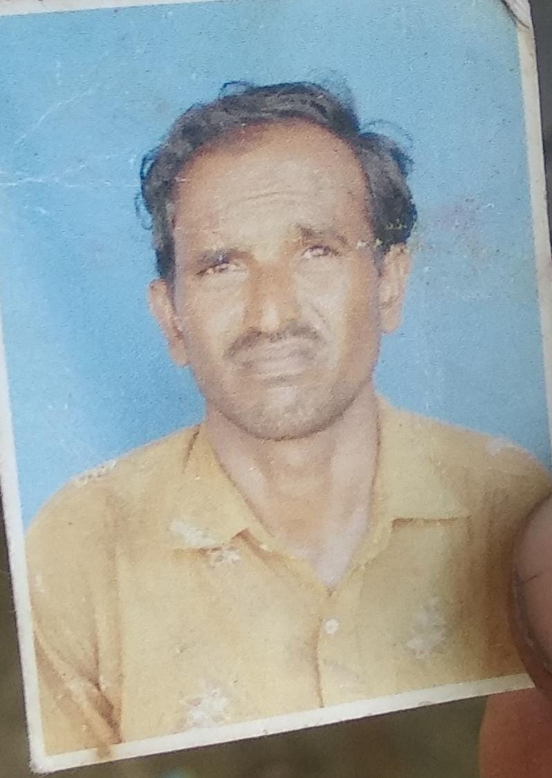 Dead body of a farmer who had gone to see the crop found on the roadside
