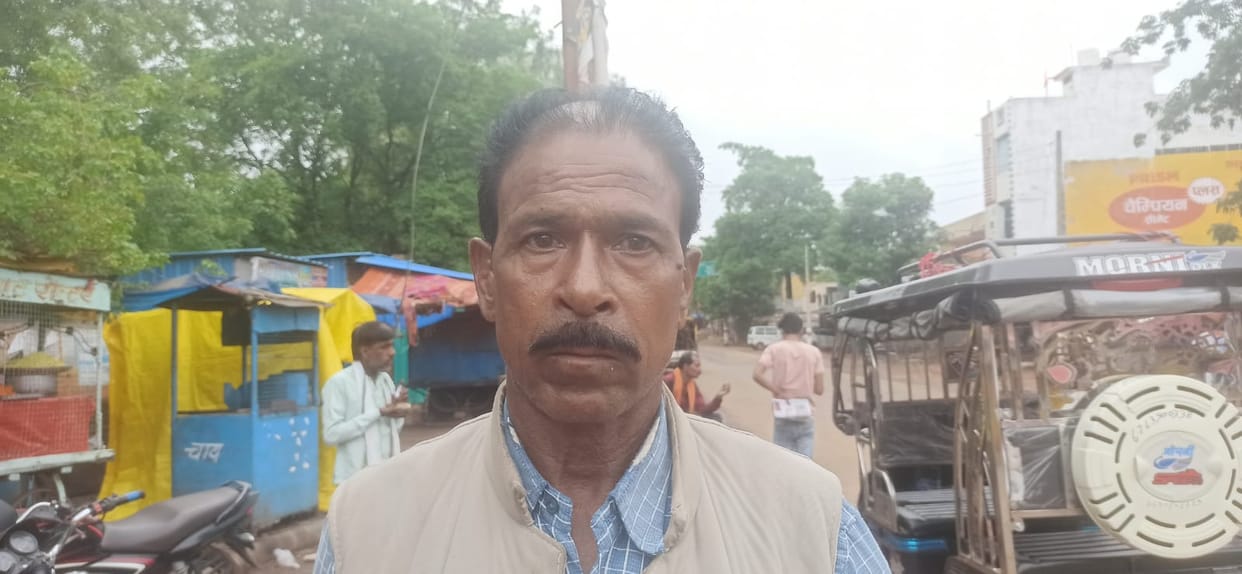 Security workerwho has been serving for 18 years has not received salary for last one year
