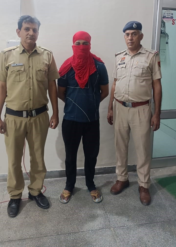Fugitive criminal carrying a reward of Rs 5,000 arrested in robbery case