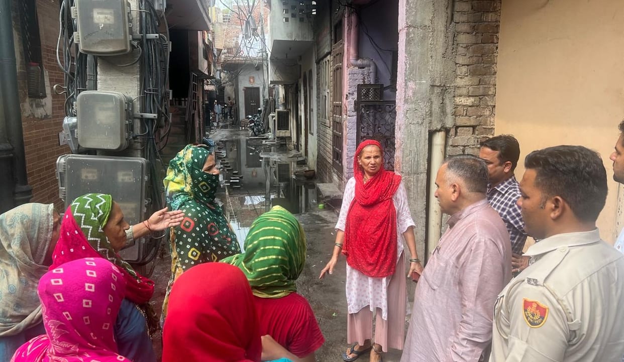 Sewer jam since last one month, got relief after four hours of effort