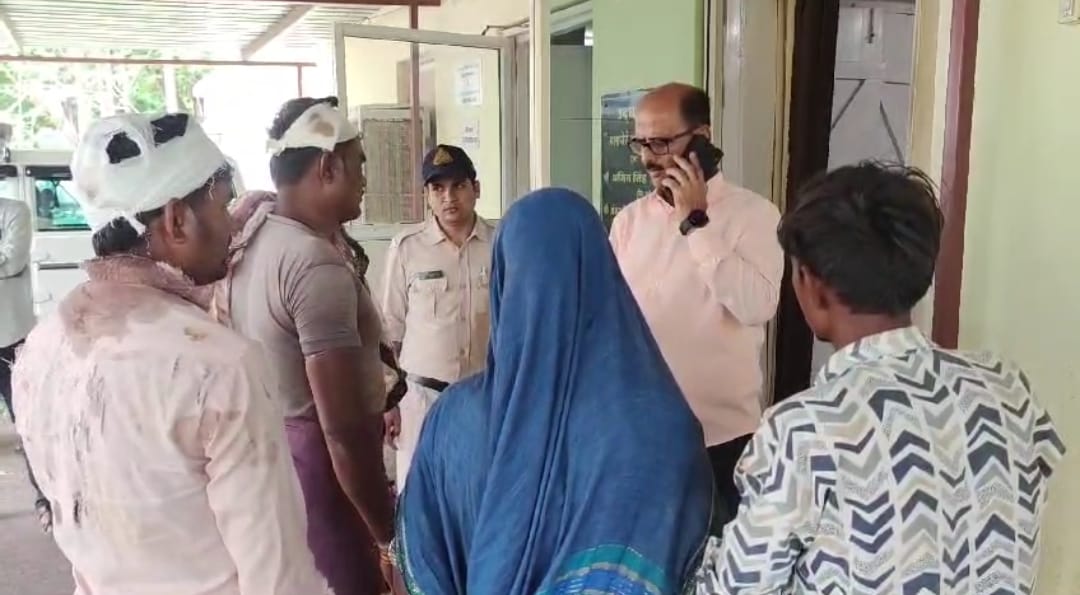Video of a fight over land possession went viral, the injured reached the SP office