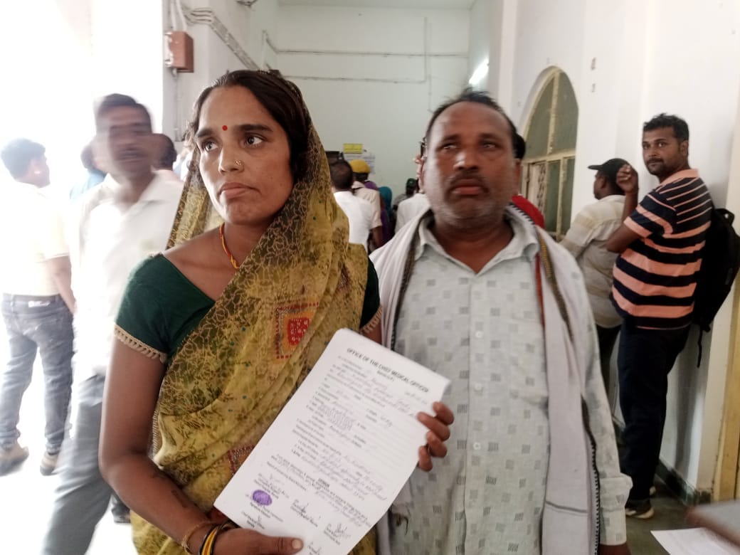 Please get me admission in Navodaya, it will be a favour....Couple reached Lakhimpur from Banda