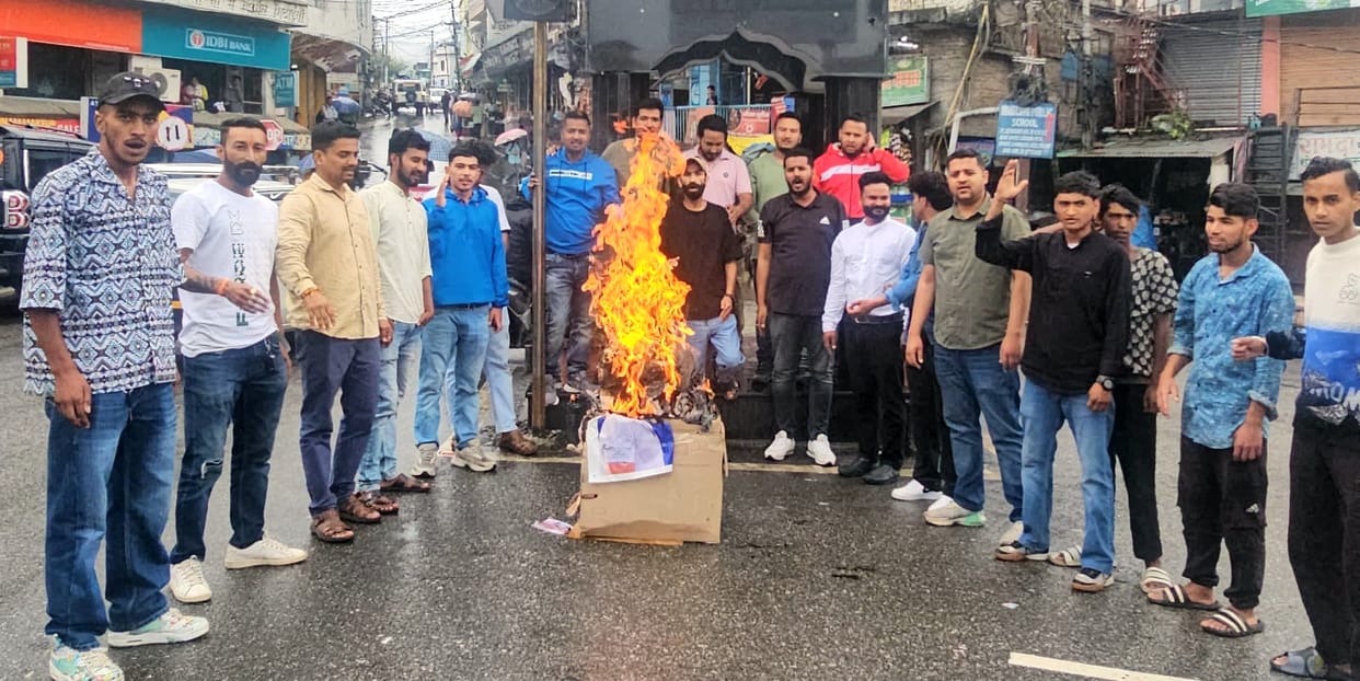 BJYM workers burnt effigy of Congress