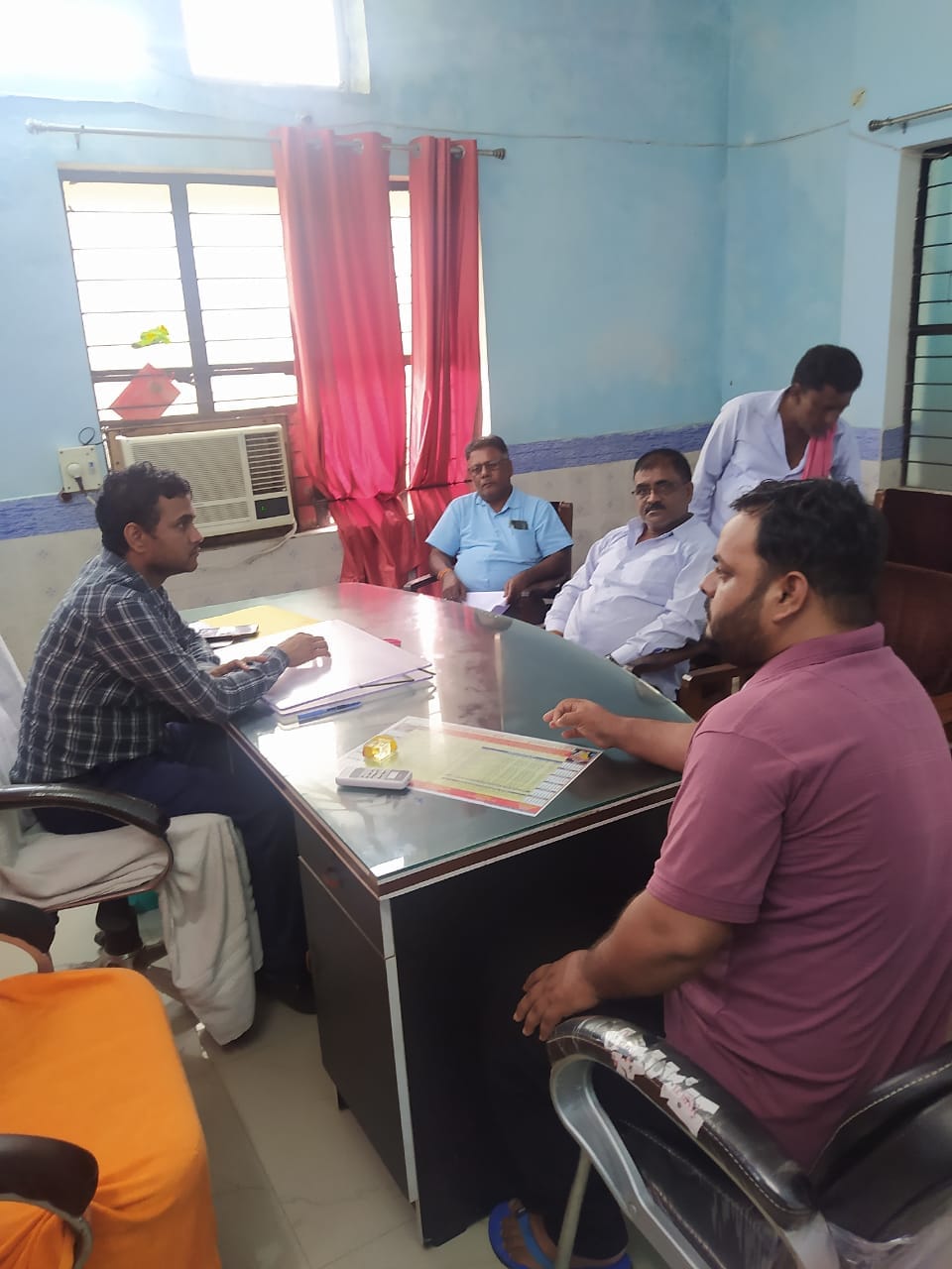 Councilor meets EO for cleanliness and street lighting in the city