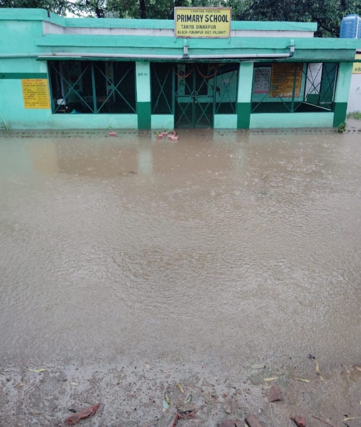 49 mm rain worsened the condition of the city, water filled on the roads