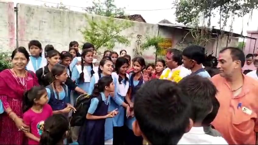 Students love for teachers was evident in Sasanakala High School in damoh