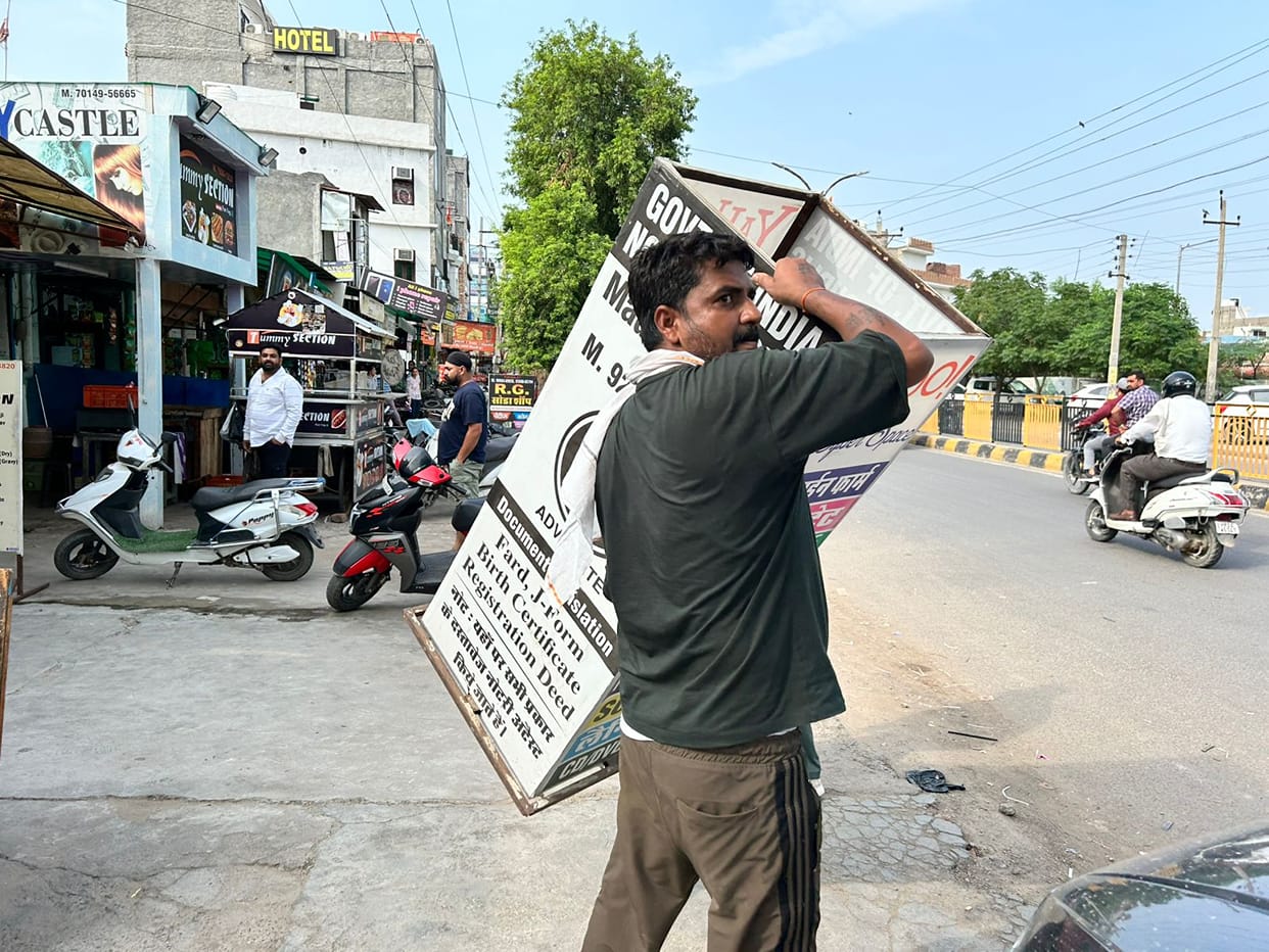 The team that arrived to remove encroachment asked for one day's time to remove the slums.