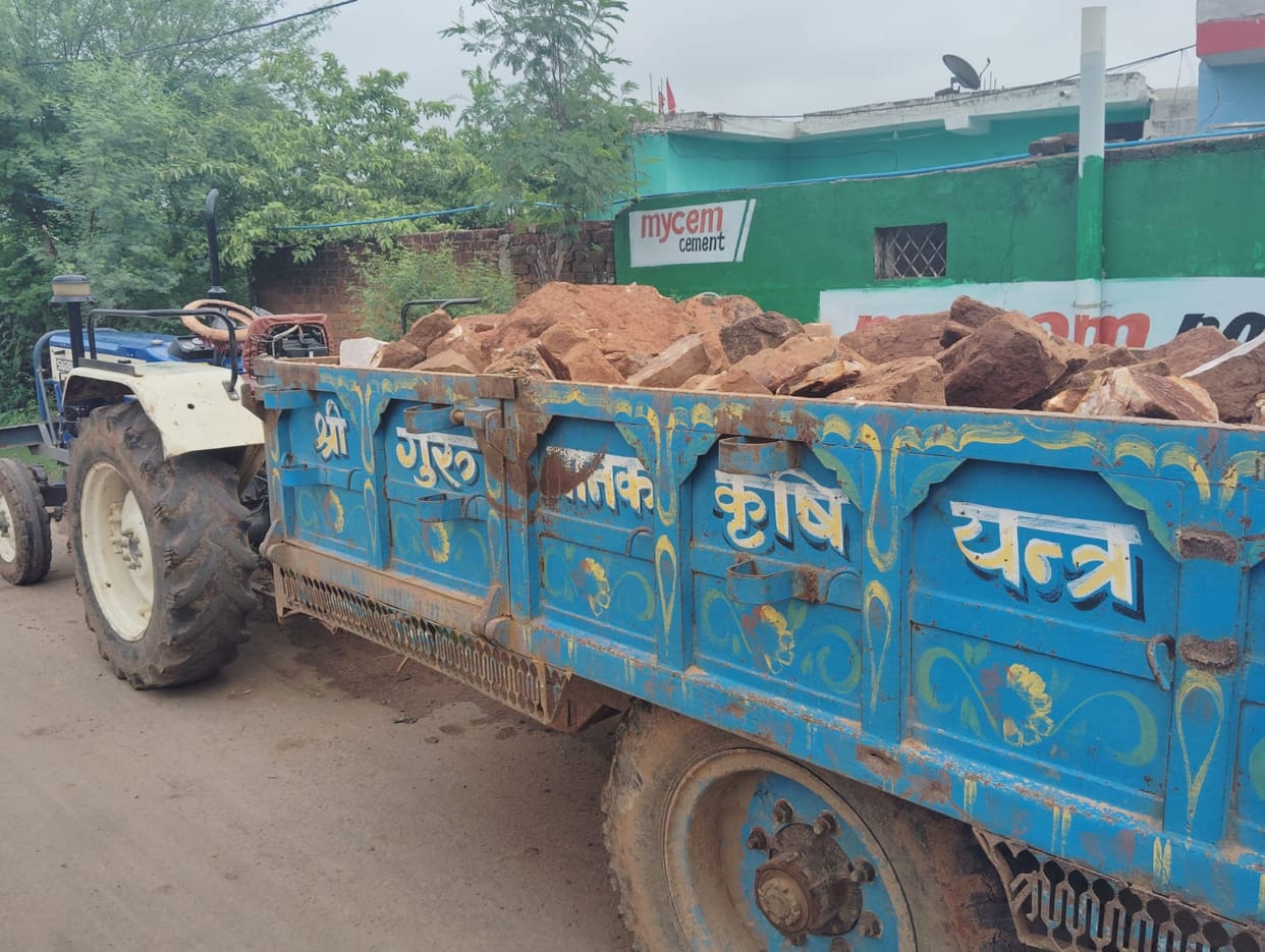 Ranger caught two tractors and trolleys filled with illegal stones while chasing them in a rented taxi