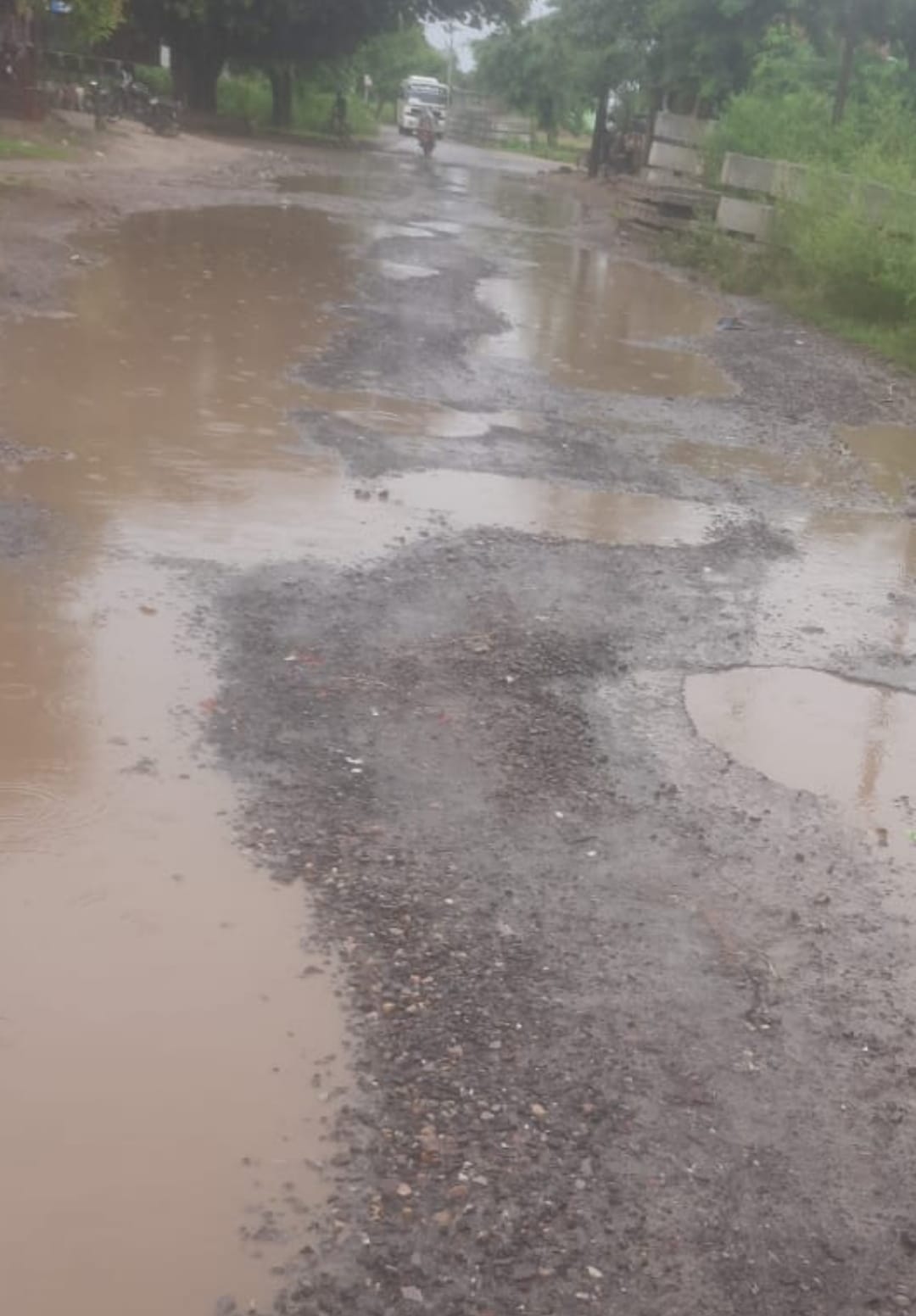 Drizzle occurred at many places, maximum temperature reached 30 degrees