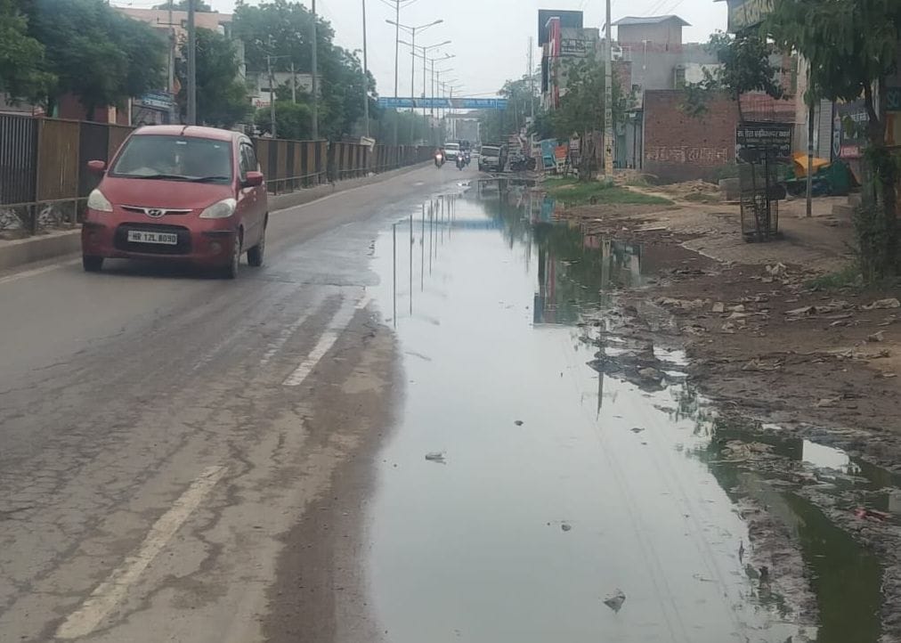 Water filled near new vegetable market, problem in transportation