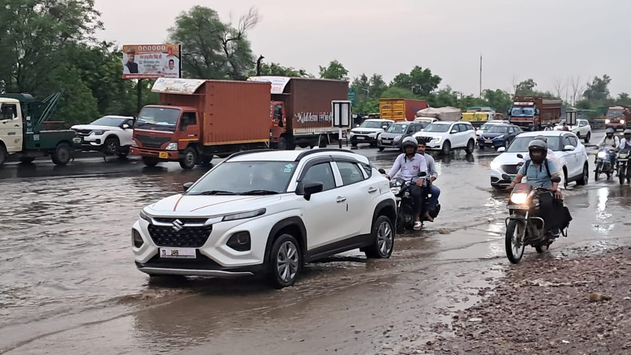 Jam on Delhi Jaipur Highway due to rain