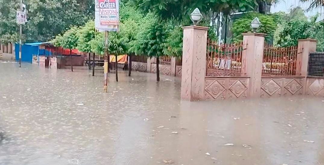Waterlogging due to 126 mm rain, difficult to walk on roads