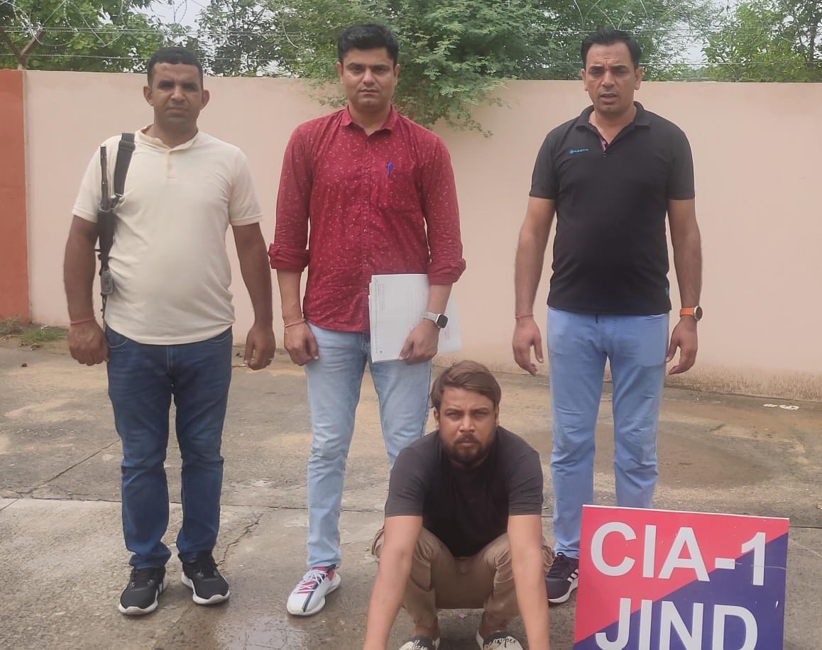 Parole jumper arrested with reward of five thousand rupees