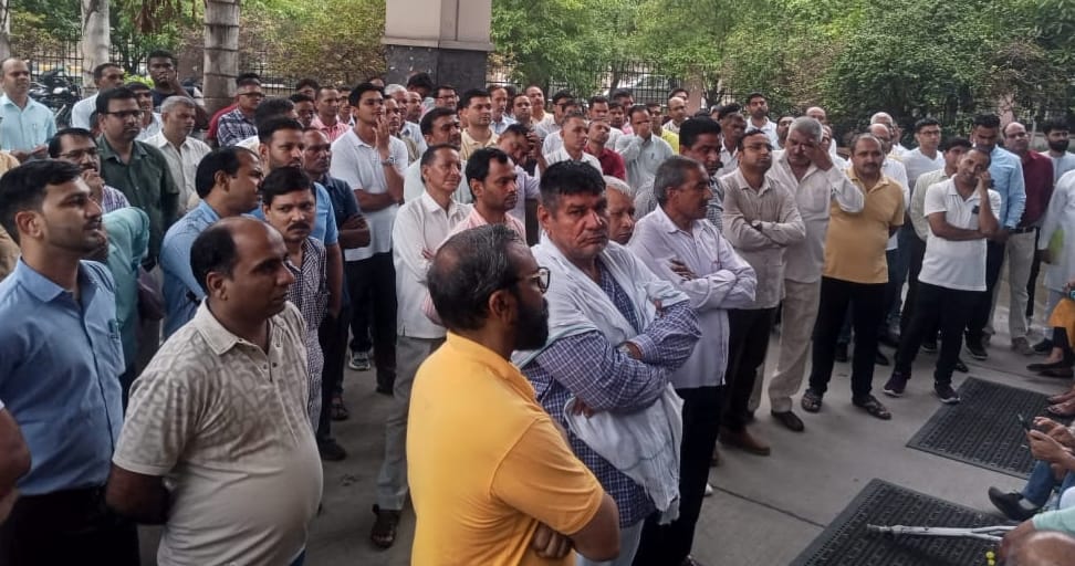 MDU employees started strike for 100% grant