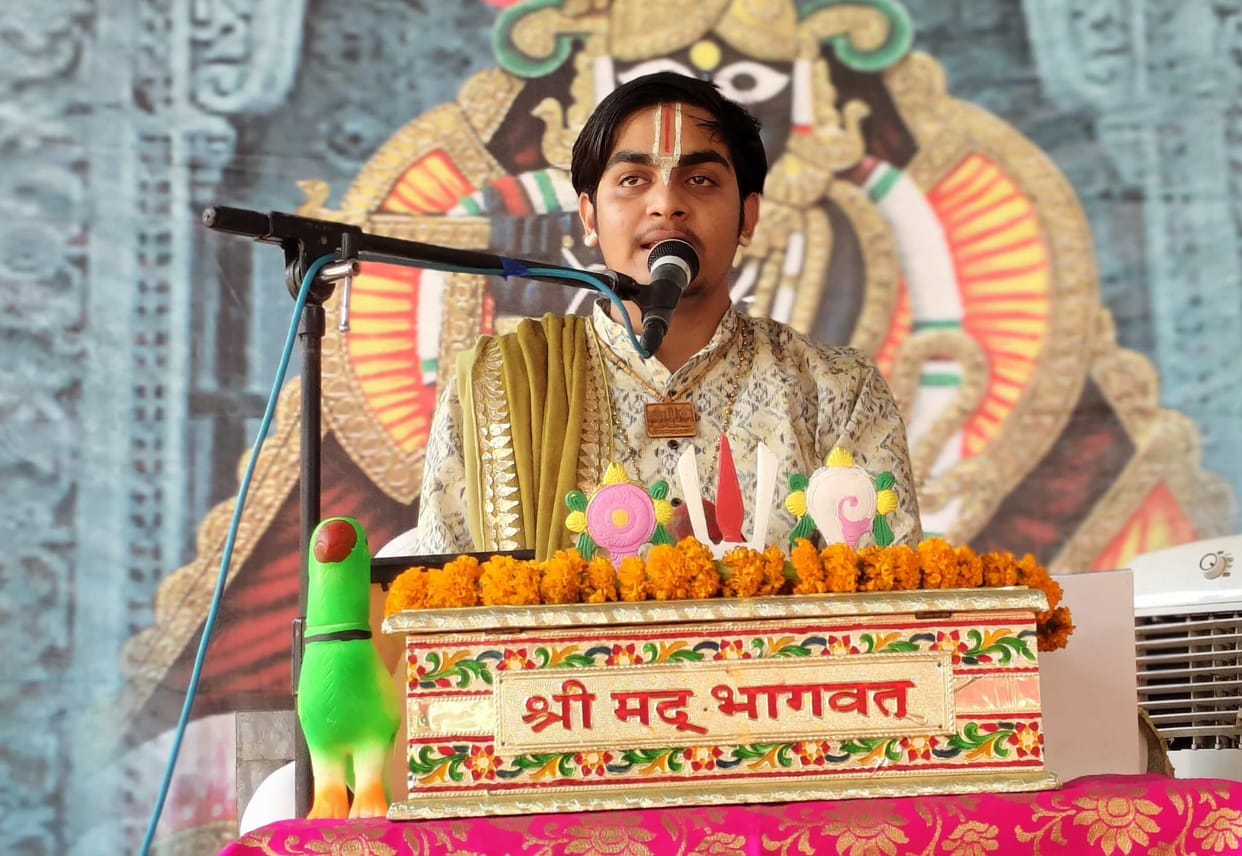 Narrated the story of 24 incarnations in Srimad Bhagwat Katha.