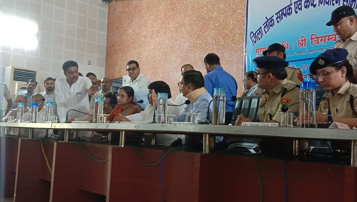 Shops have become not posts, police stations have become bases, SP is running D-Company