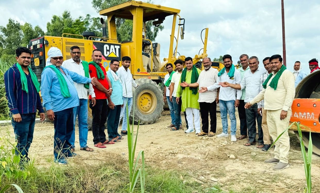 Farmers' protest continues, toll not allowed to start