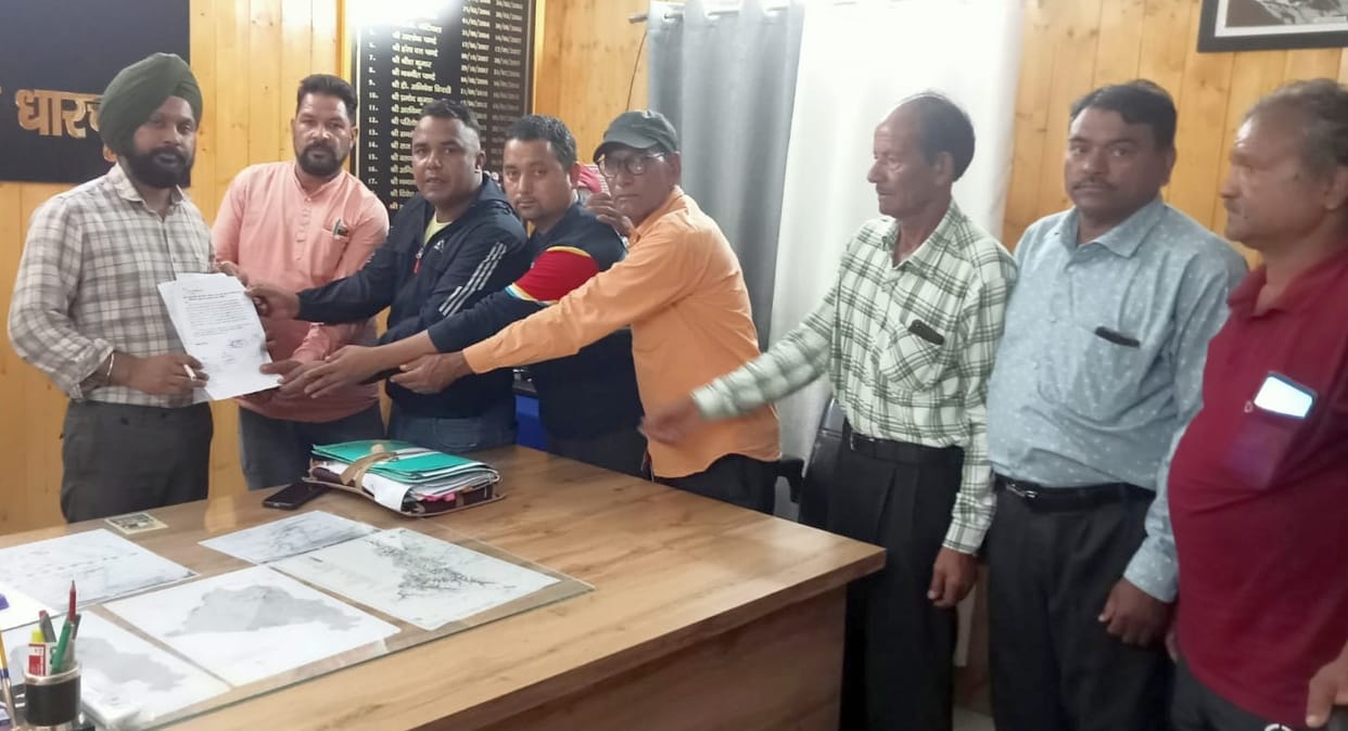 Teachers did not arrive in Ranthi Rainka even after vacation