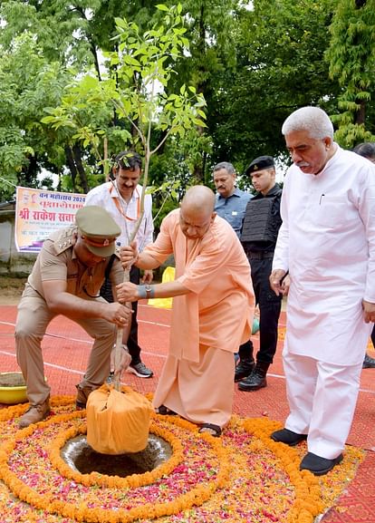 Lucknow News : अकबरनगर में पौधा लगाकर सीएम योगी 'पेड़ लगाओ, पेड़ बचाओ जनअभियान-2024' का करेंगे शुभारंभ CM Yogi will inaugurate 'Plant Trees, Save Trees Public Campaign-2024' by planting saplings in Akbarnagar