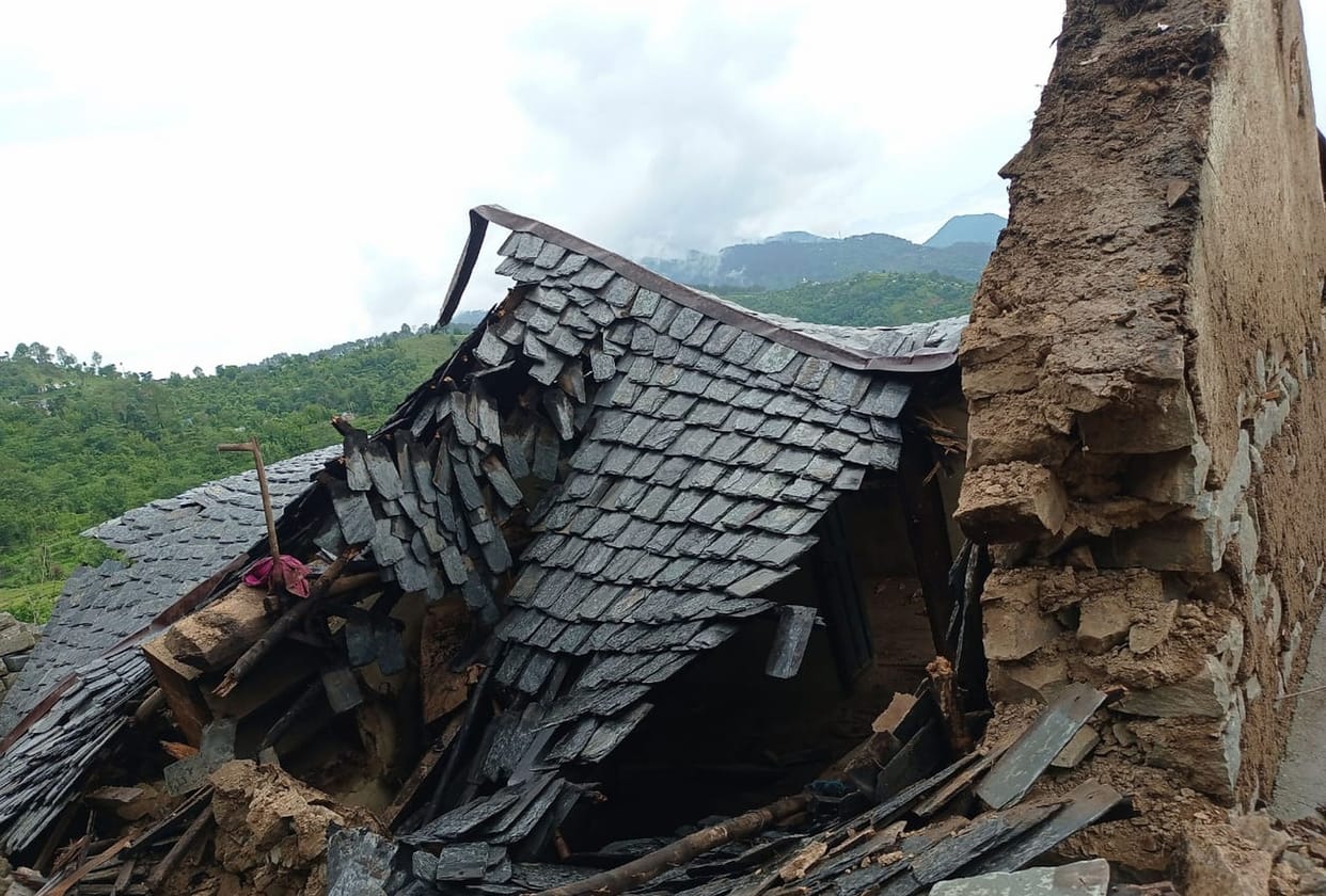 Two houses collapsed due to heavy rain; Four damaged, 38 roads and 154 electrical transformers disrupted