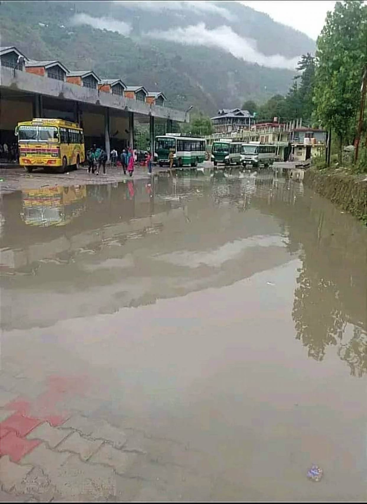 Banjar bus stand complex becomes pond