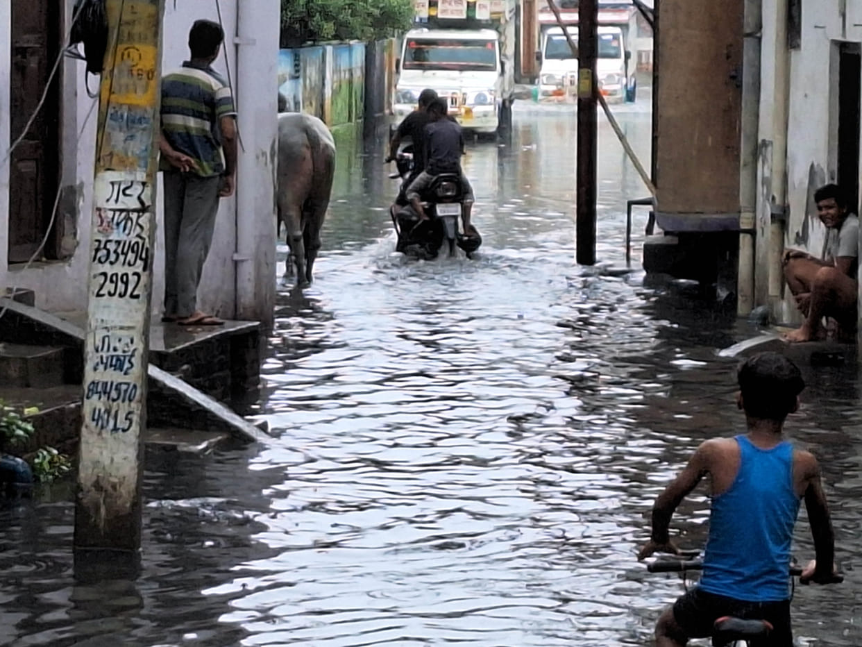 Waterlogging everywhere in the city due to rain