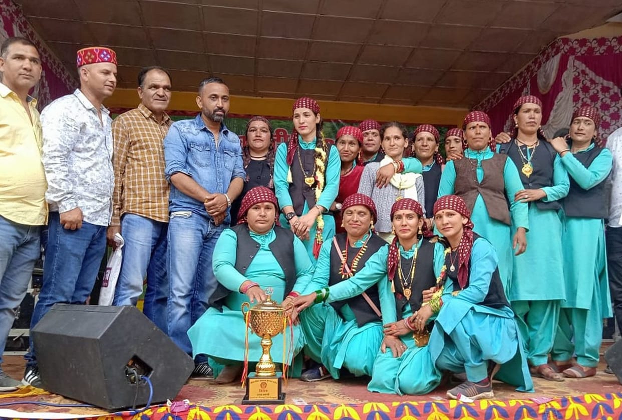 Mahila Mandal Juhad becomes the crown again in the tug of war