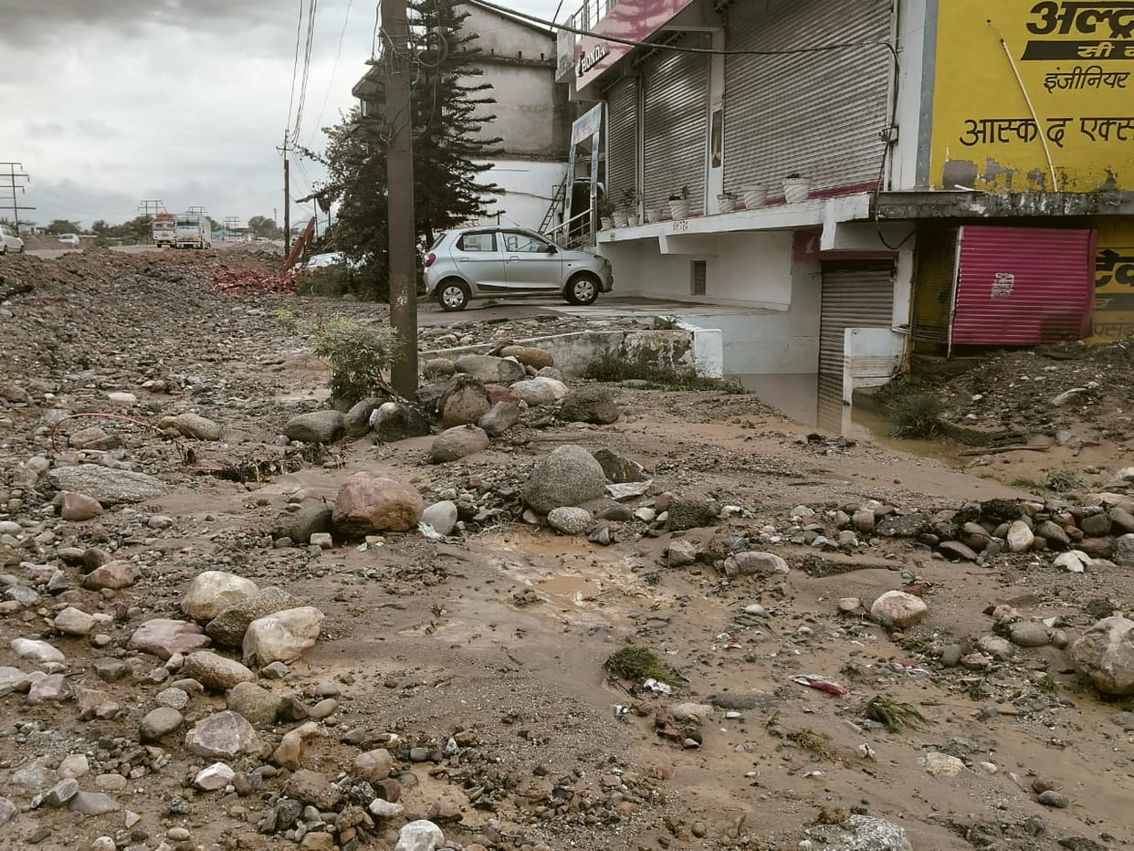 Rain exposes four lane work on Pathankot-Mandi NH