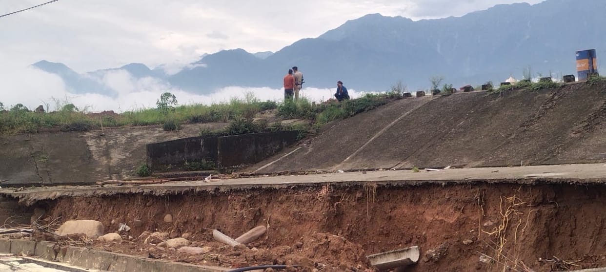 Man drowned in Jawali, 22 migrants saved their lives by running after flood in Manjhi Khad